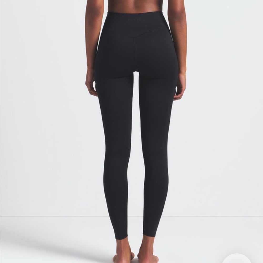 NWT NikeSKIMS Matte High-Waisted 29” Leggings Obsidian Size Small - Picture 3 of 8